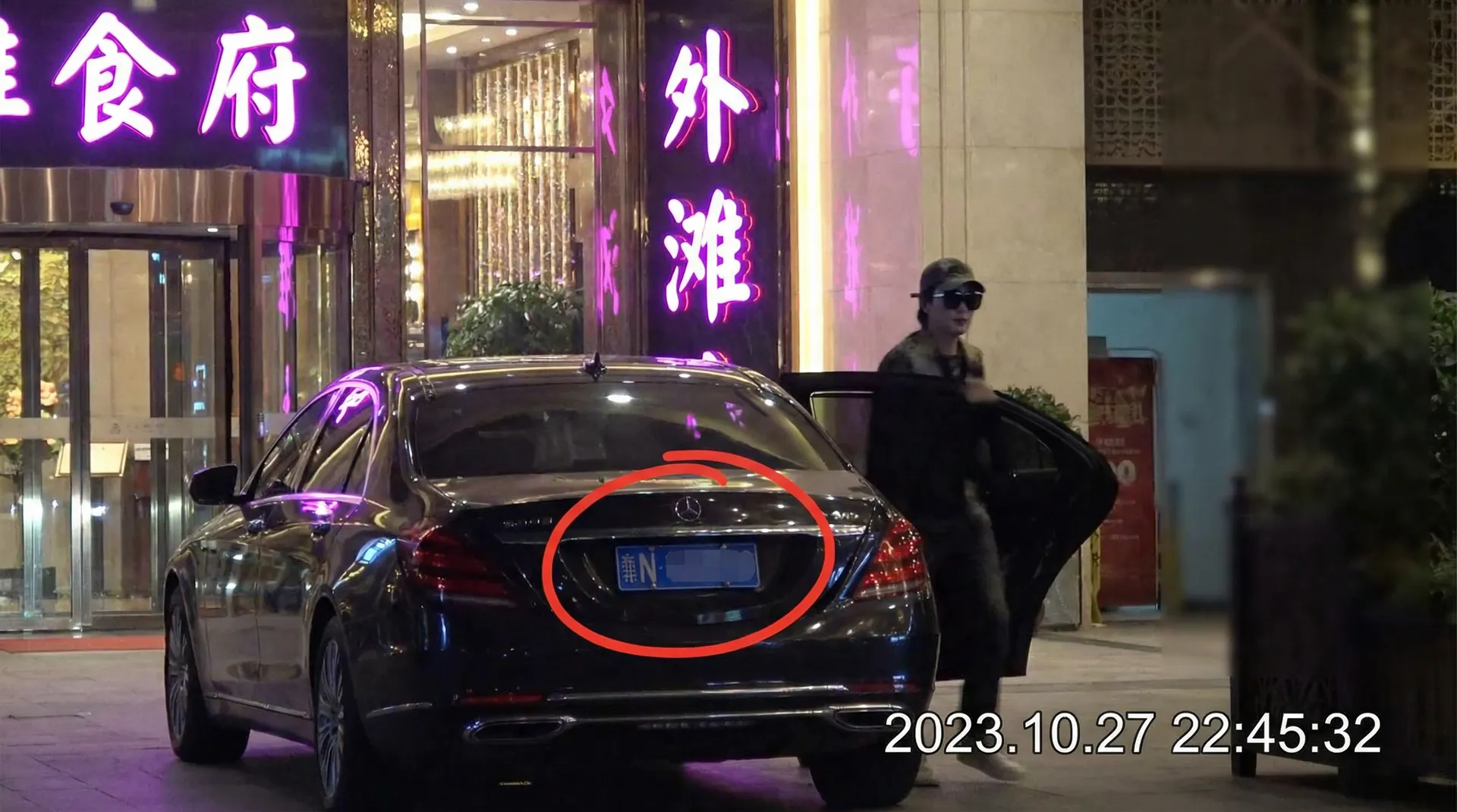 寸止挑战 - 免费挑战资源 | 热门打法解析 | 寸止挑战最新动态 - 豪车餐厅外被拍